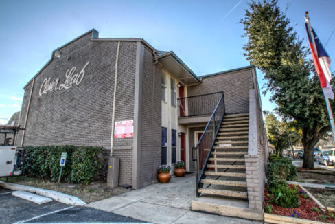 Cloverleaf-Apartments